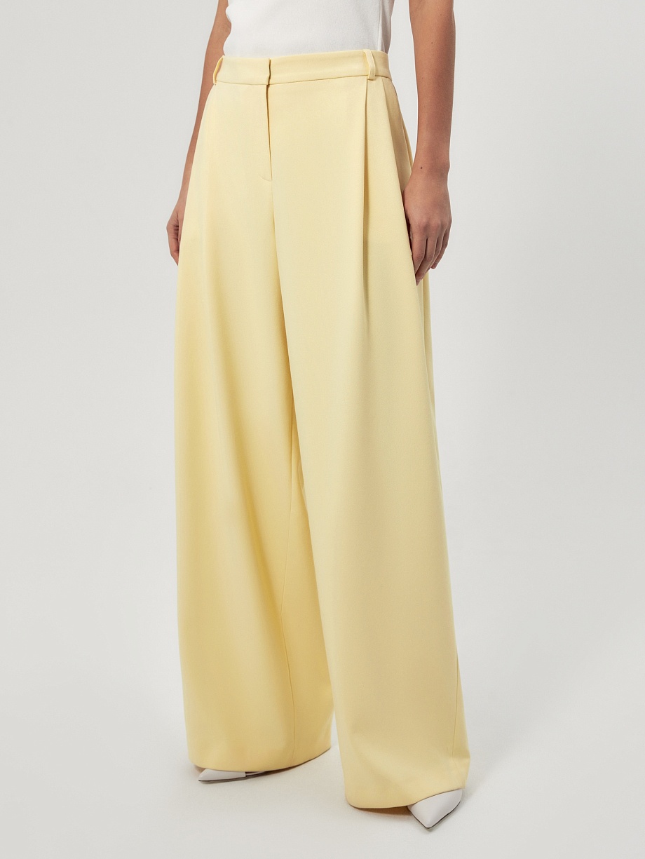 Широкие брюки с резинкой на спинке