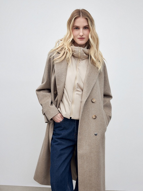 Шерстяное пальто с мембраной и утеплённой спинкой