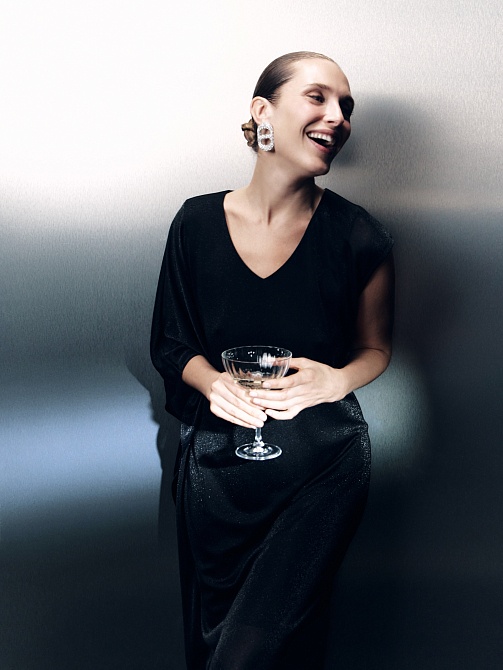 Асимметричное платье из мерцающего трикотажа