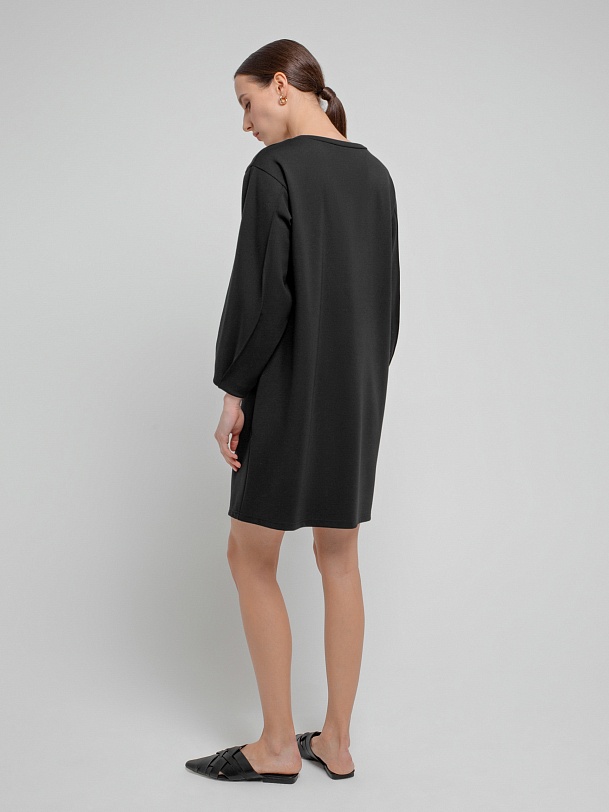 Трикотажное платье полуприлегающего силуэта