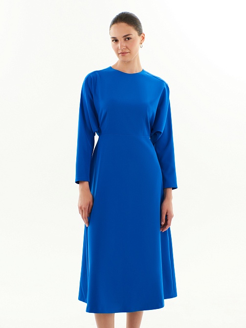 Приталенное платье из  ярко-синей костюмной ткани
