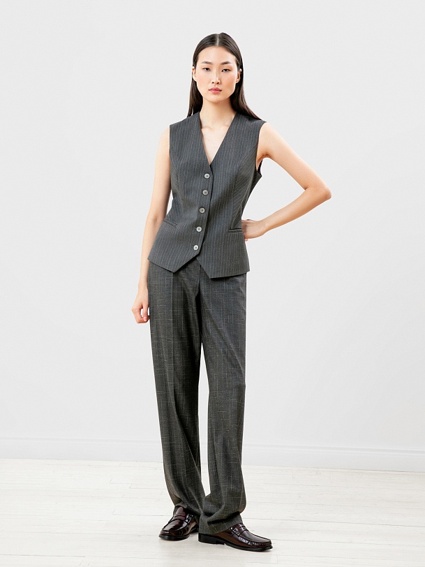 Жилет из костюмной ткани