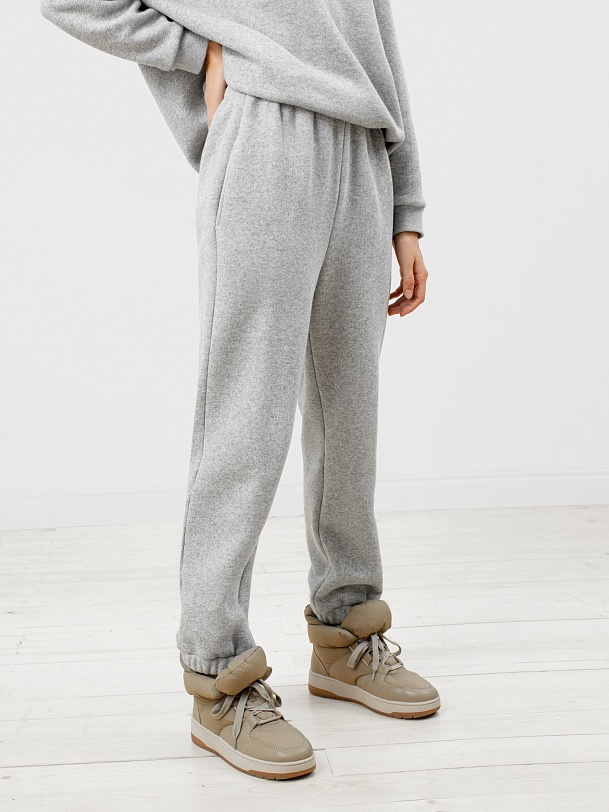 Брюки-джоггеры в стиле спорт-шик