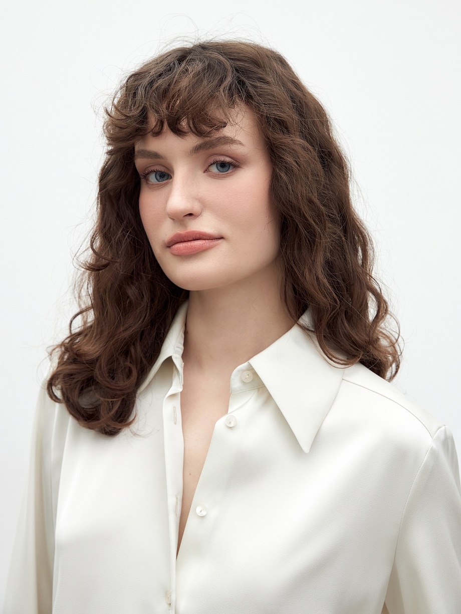 Приталенная блуза из атласной ткани