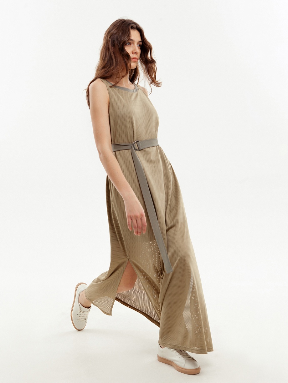 Длинное платье без рукавов с поясом