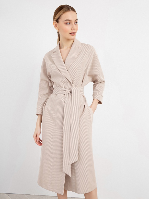 Платье из фактурной ткани с запахом