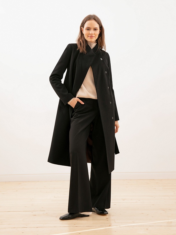 Шерстяное пальто с мембраной и утеплённой спинкой