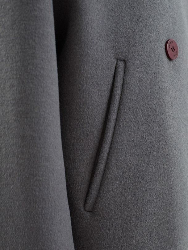 Шерстяное пальто с мембраной и утеплённой спинкой