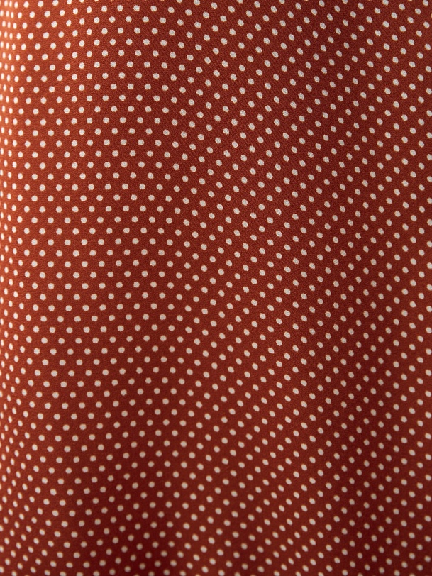 Платье-рубашка в горошек с поясом