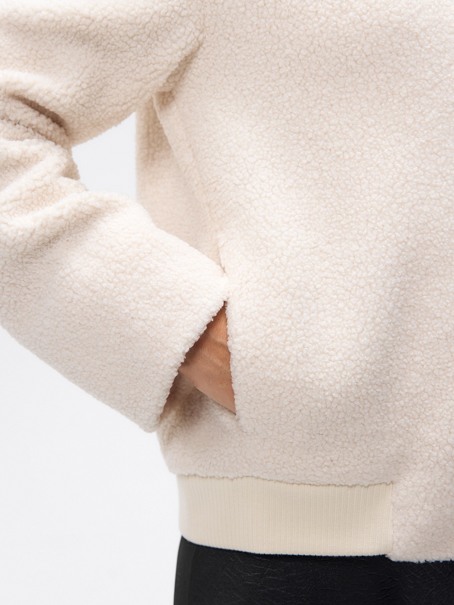 Бомбер из фактурного трикотажа