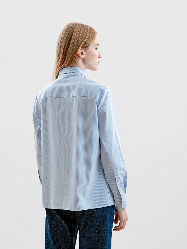 Блузка прямого силуэта с бантом