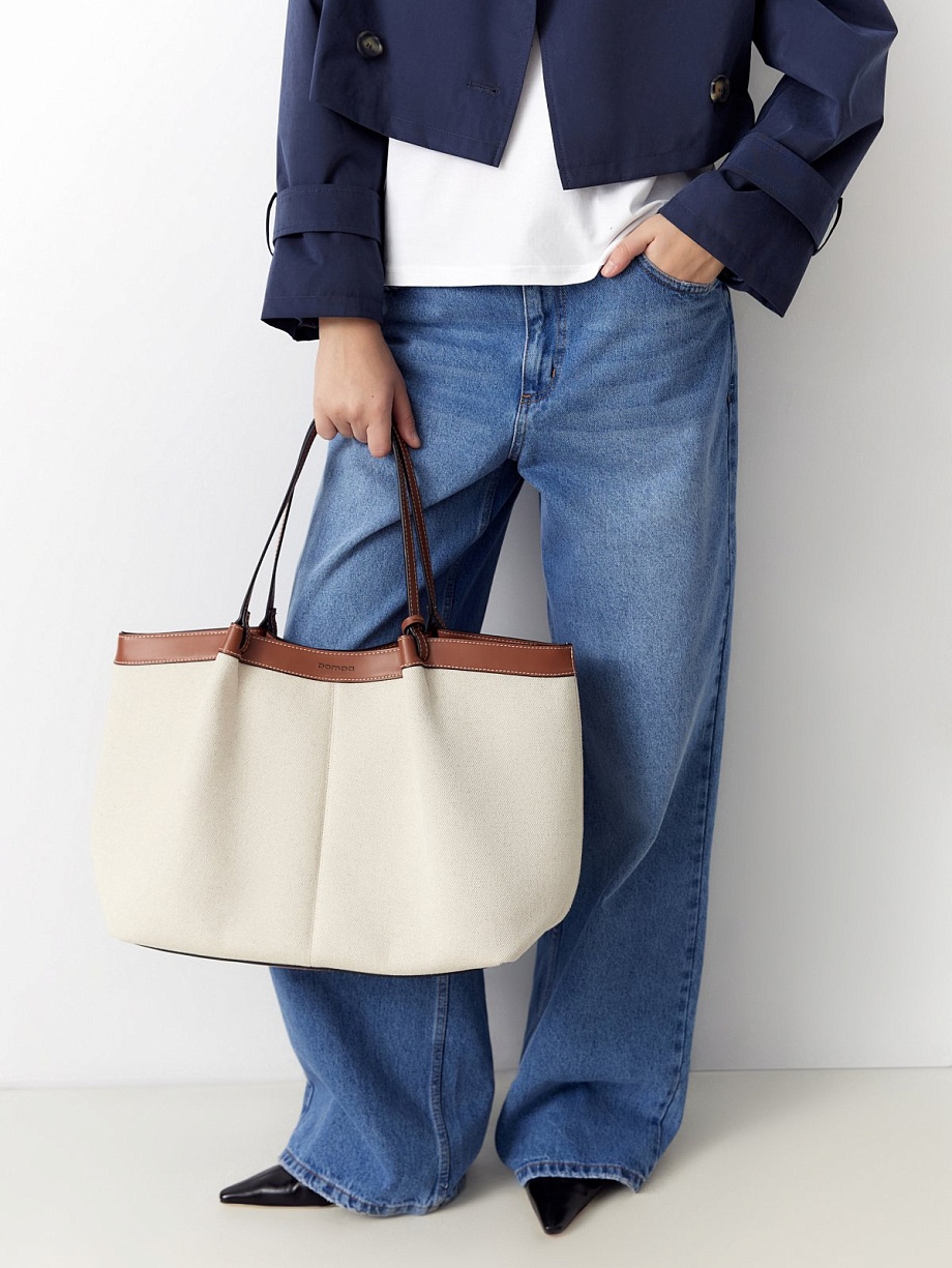 Летняя сумка из хлопка и льна и кожаной отделкой