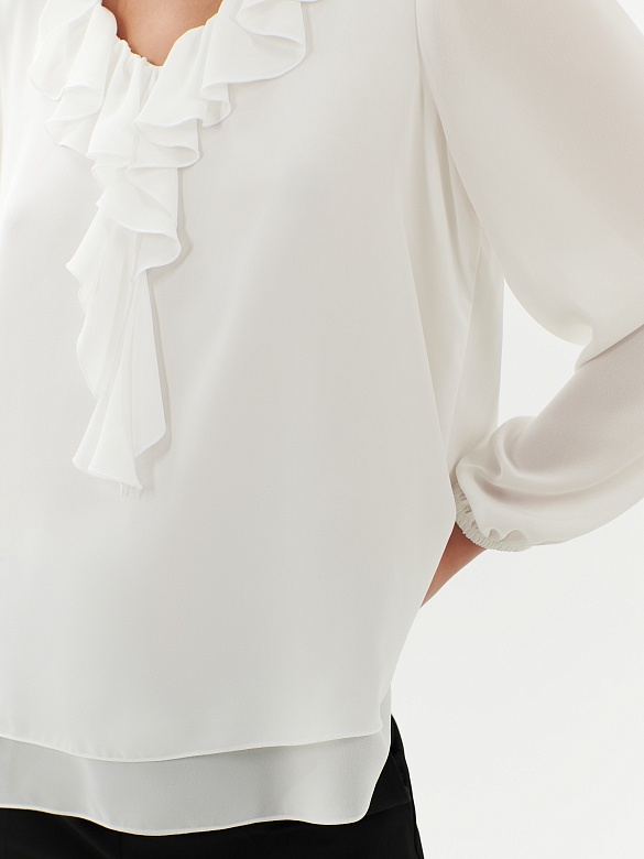 Блуза свободного силуэта с V-образным вырезом и рюшей POMPA арт.1149380me0601