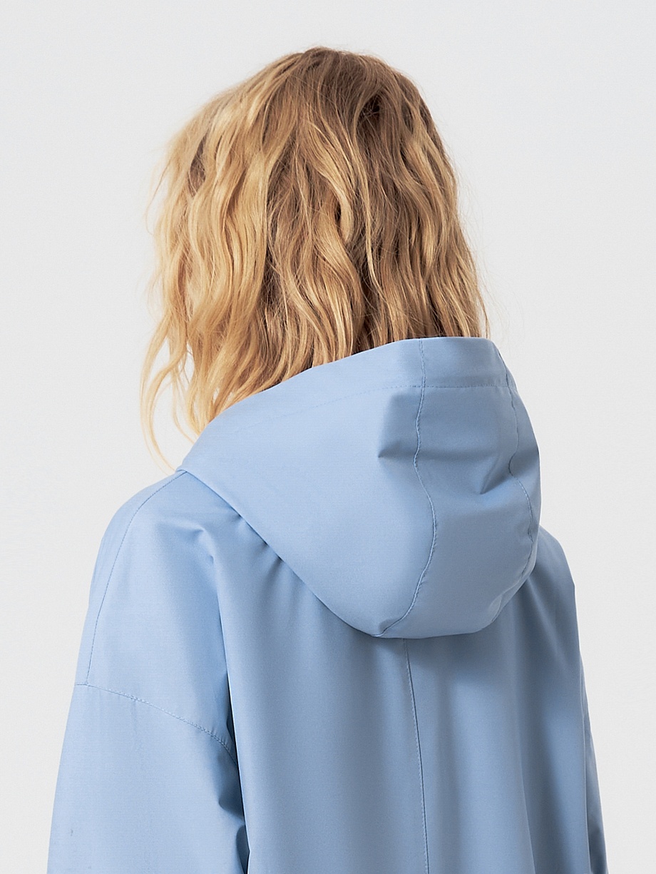 Непромокаемый плащ на кнопках с капюшоном