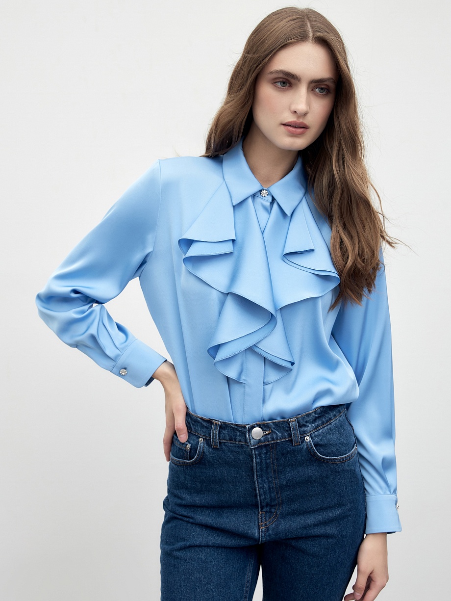 Атласная блуза с воланом на воротнике