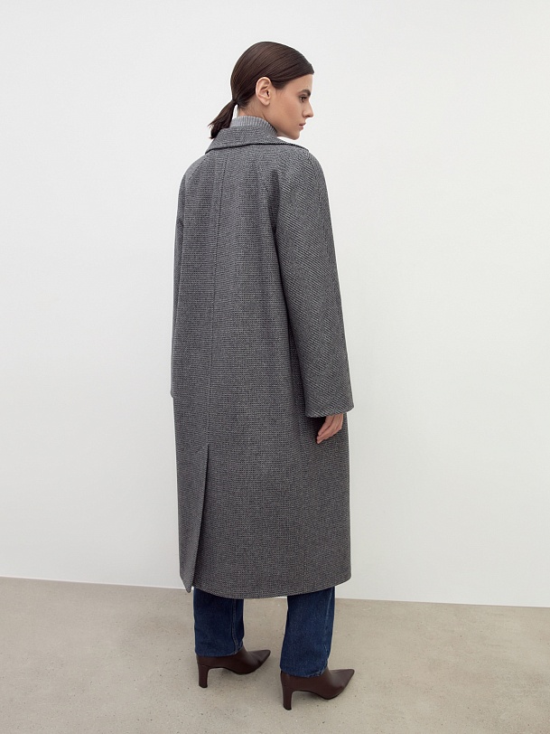 Шерстяное пальто с мембраной и утеплённой спинкой