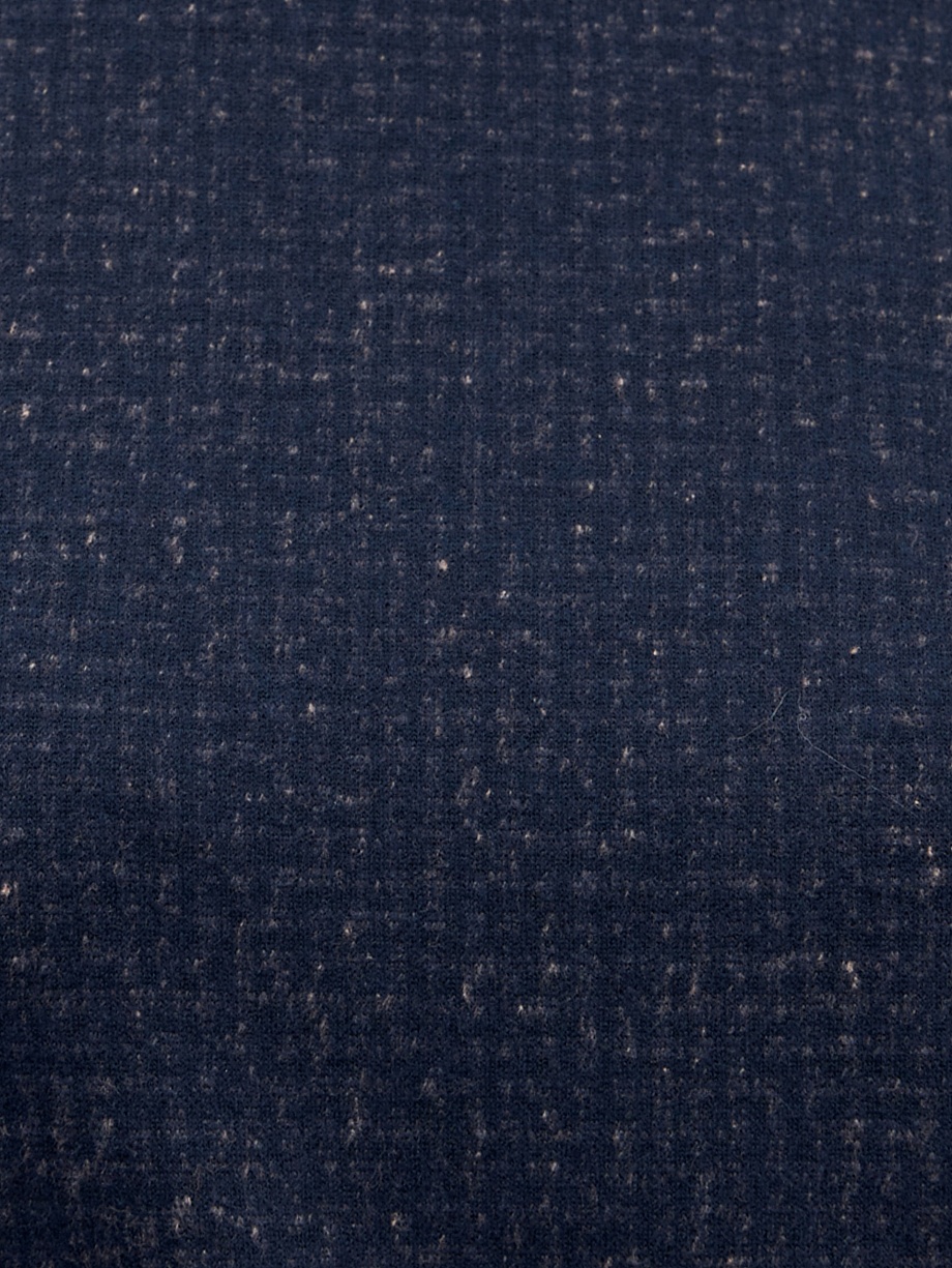 Прямое трикотажное платье с воротником-стойкой