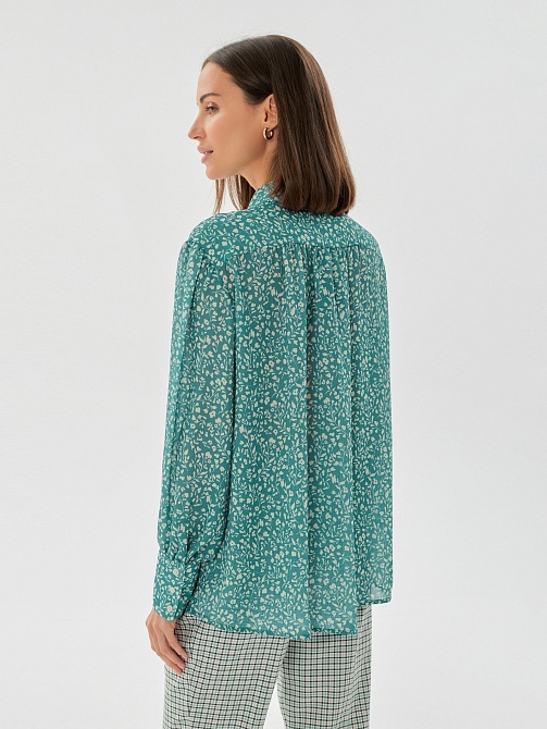 Романтичная блуза прямого силуэта