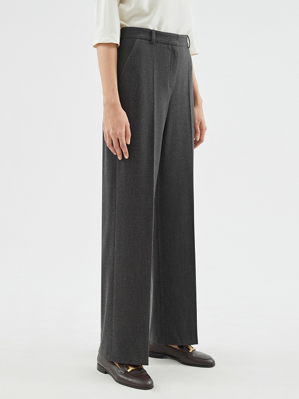 Широкие струящиеся брюки из костюмной ткани на резинке