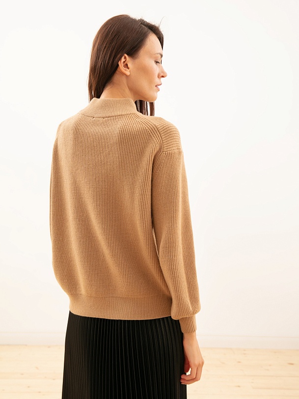 Свитер с объёмными рукавами