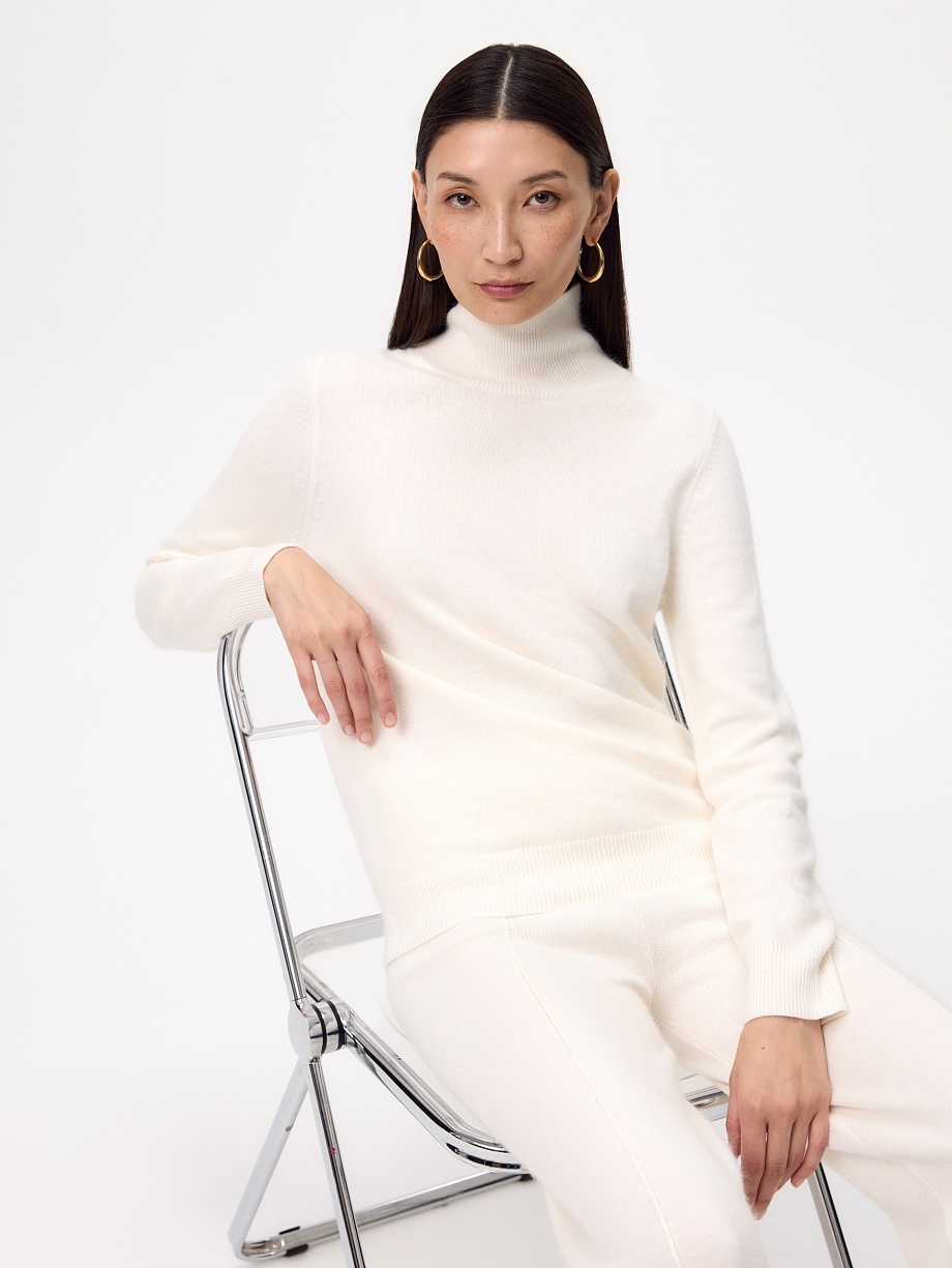 Костюм вязаный из шерсти с ангорой