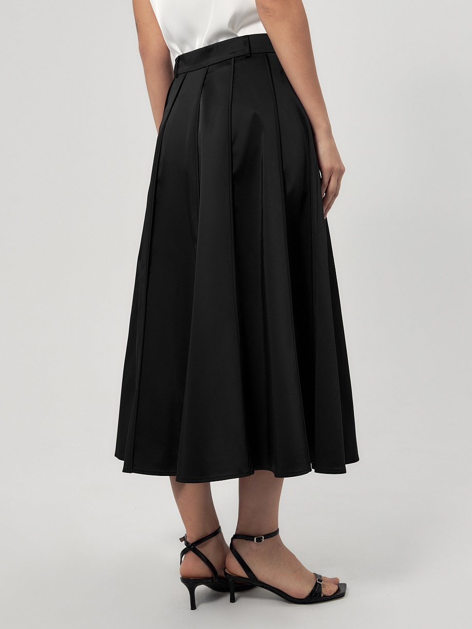 Юбка трапеция из костюмной ткани с матовым блеском