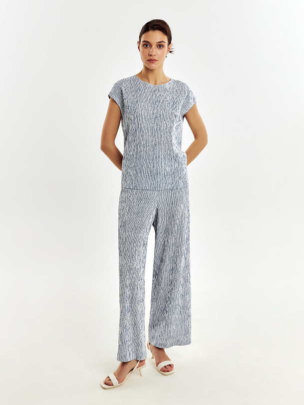 Блуза из фактурной ткани без рукавов