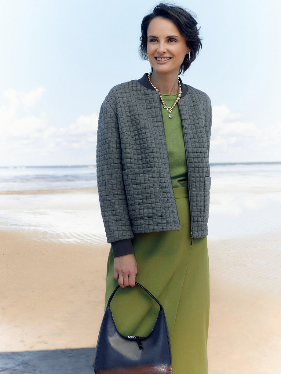 Стёганый бомбер на молнии