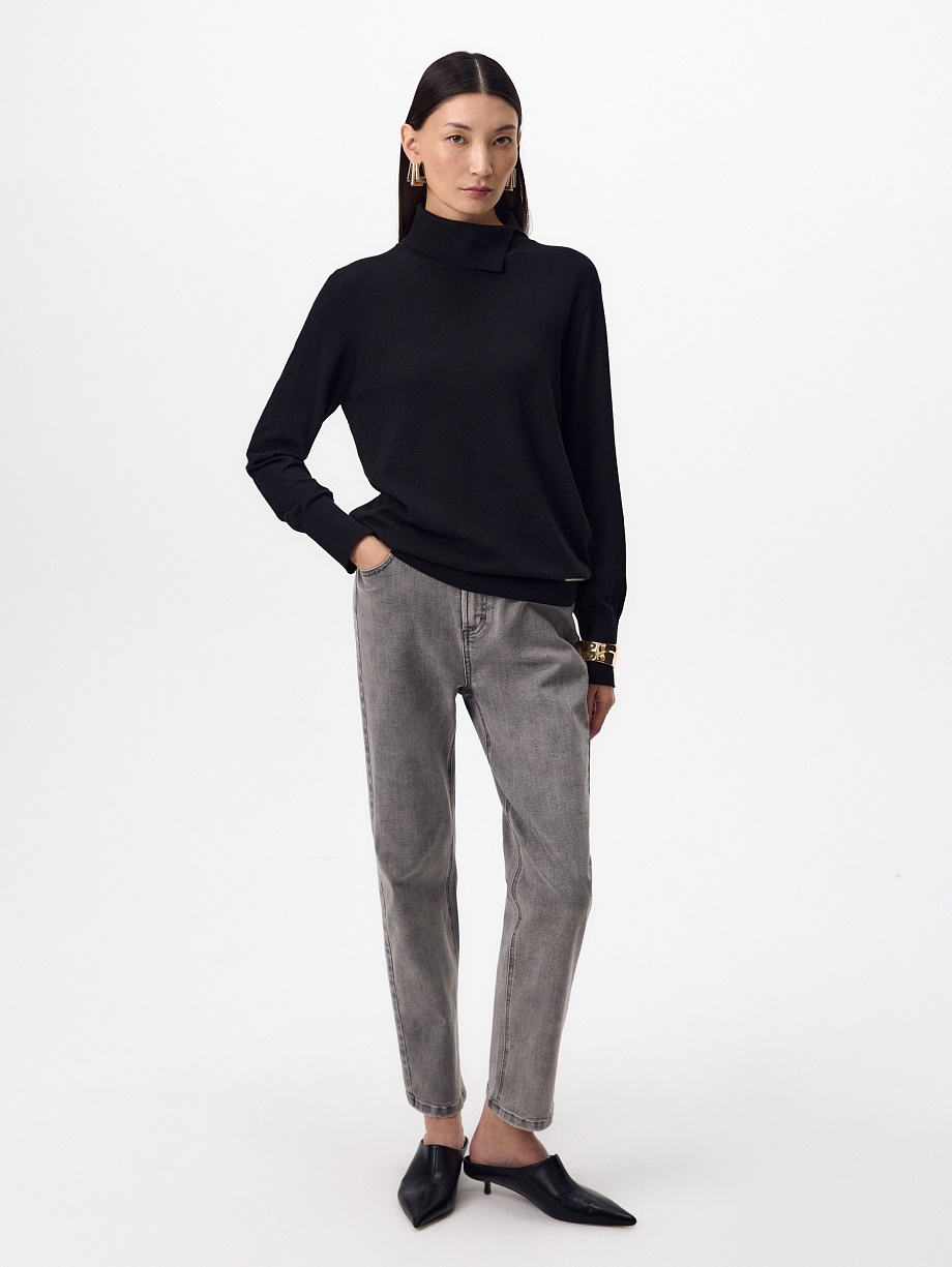 Свитер с асимметричным воротником