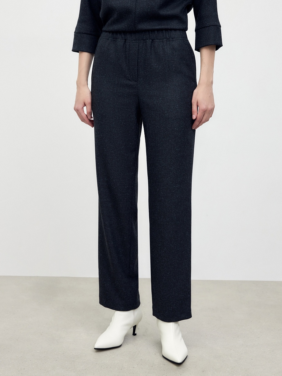 Широкие брюки на резинке с накладными карманами