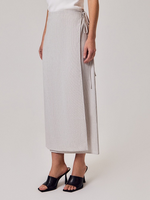 Юбка на запах из льняной ткани