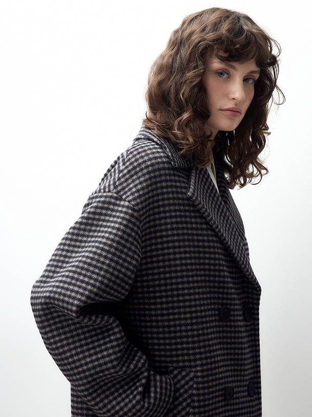 Шерстяное пальто с мембраной и утеплённой спинкой