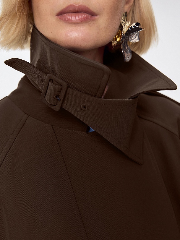 Классический тренч с застёжкой на воротнике